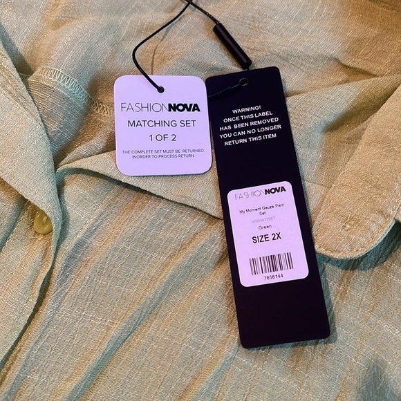 NWT Fashion Nova 'My Moment Gauze' wide arm green buttonup long sleeve top - Picture 11 of 11